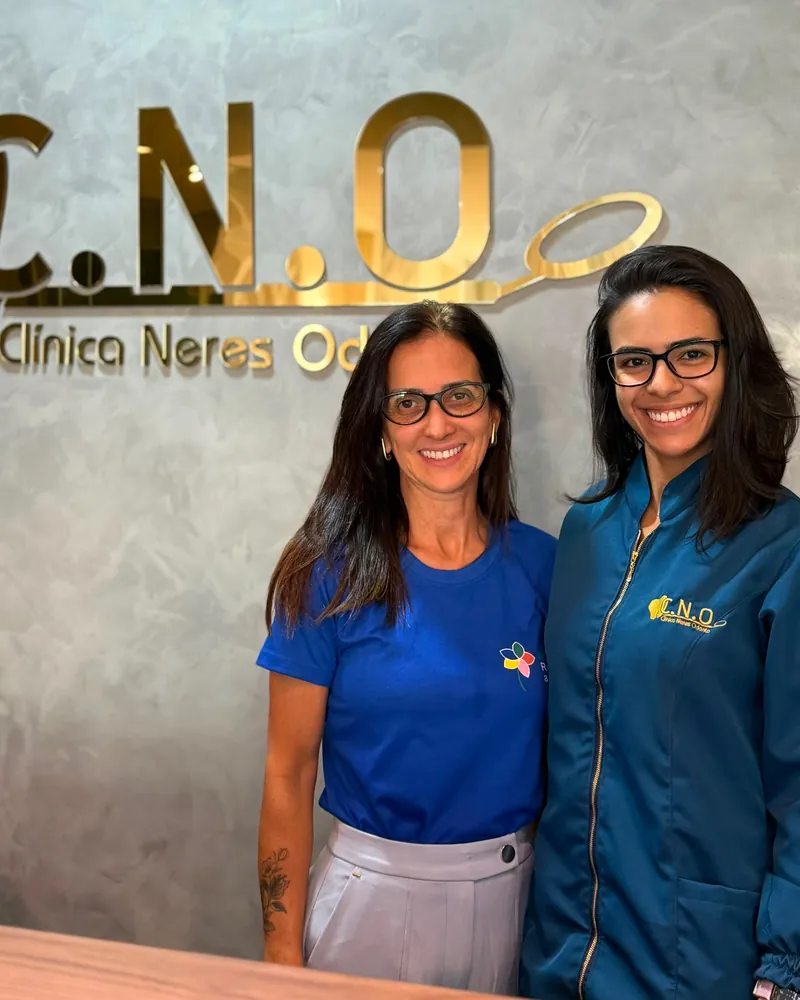 Equipe da CNO na recepção da clínica