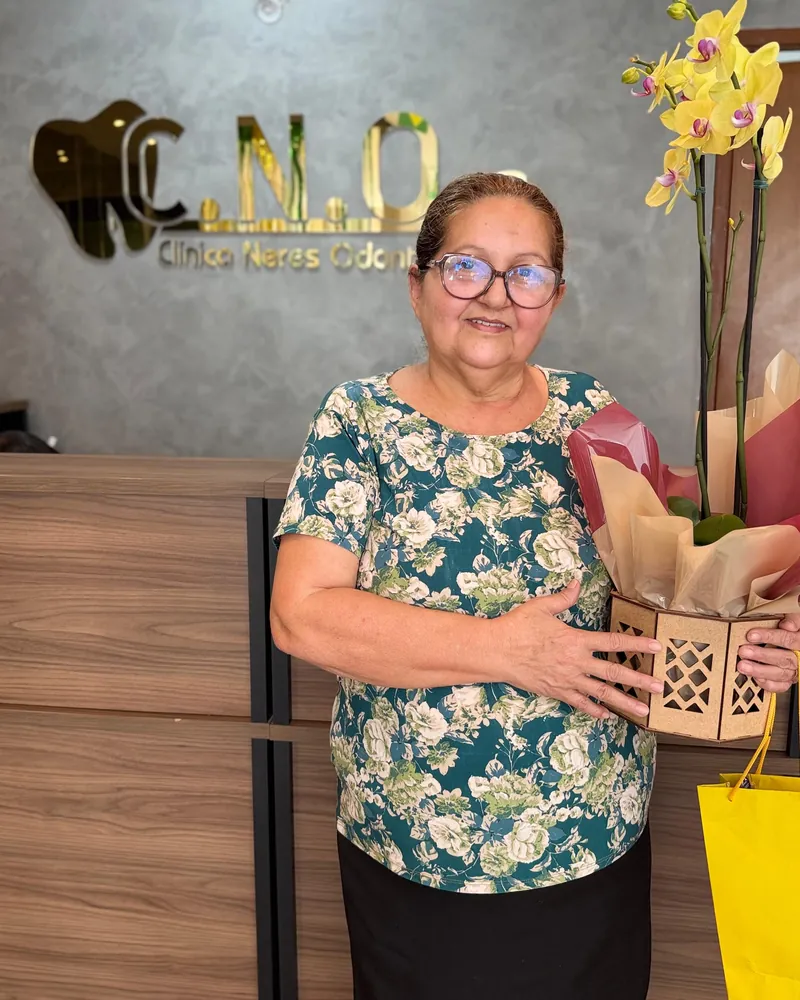 Paciente da CNO na recepção da clínica
